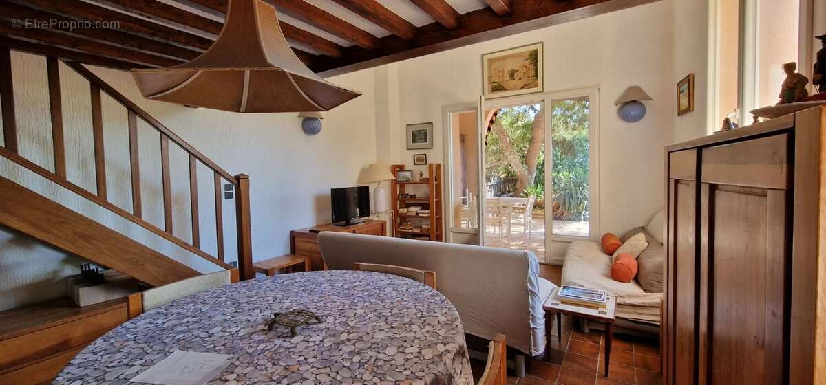 Appartement à SAINT-CYR-SUR-MER