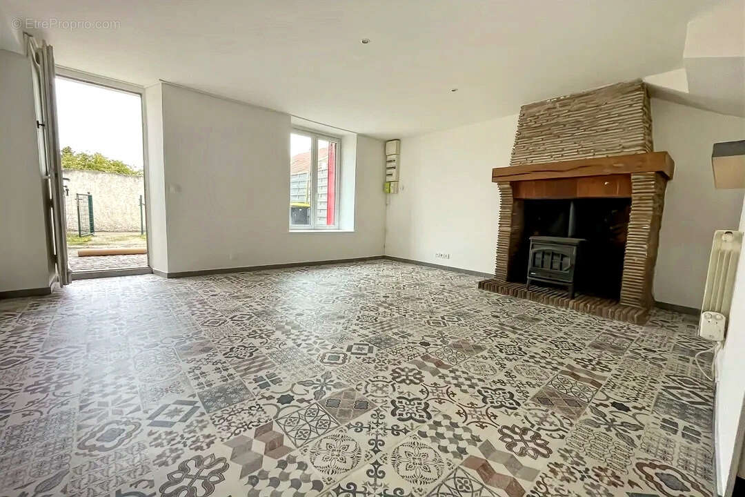 Maison à VILLENEUVE-LE-COMTE