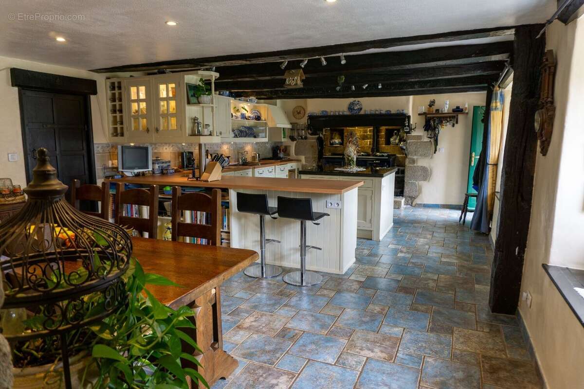 Propriété de caractère en Bretagne avec grand gîte, piscine et 1,6 hectare  résidence principale et potentiel de revenus près d - photo 5