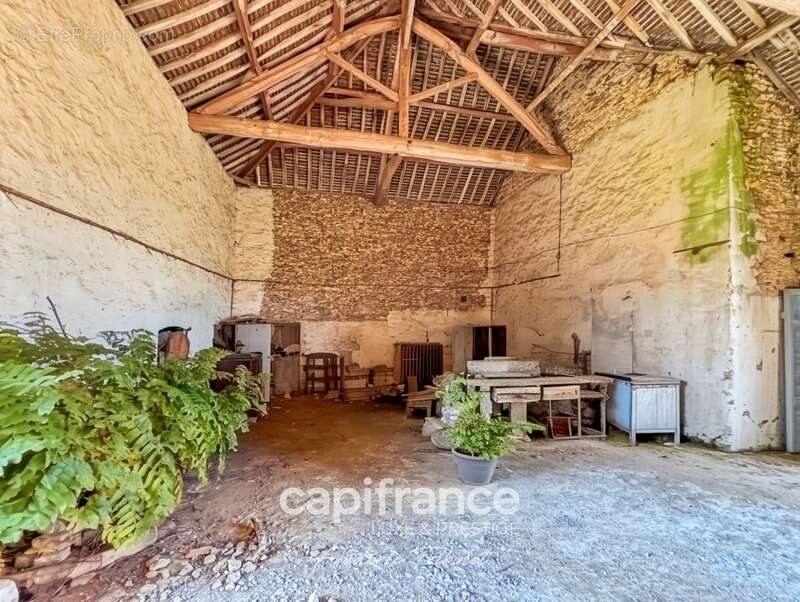 Ancien corps de ferme en pierre – 241 m² – grange – 13 205 m² de terrain (78) - photo 5