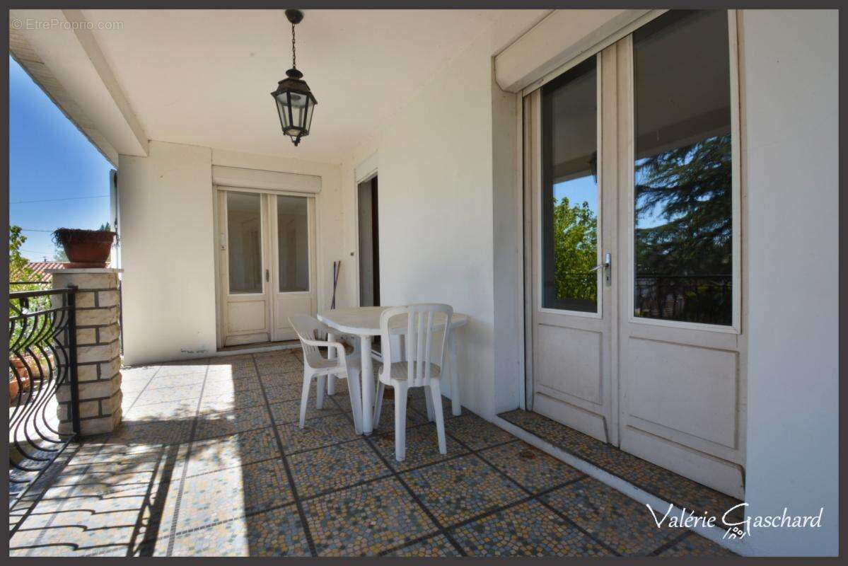 Saint seurin sur l'isle -Maison 4 chambres + sous sol total, grange et terrain - photo 8