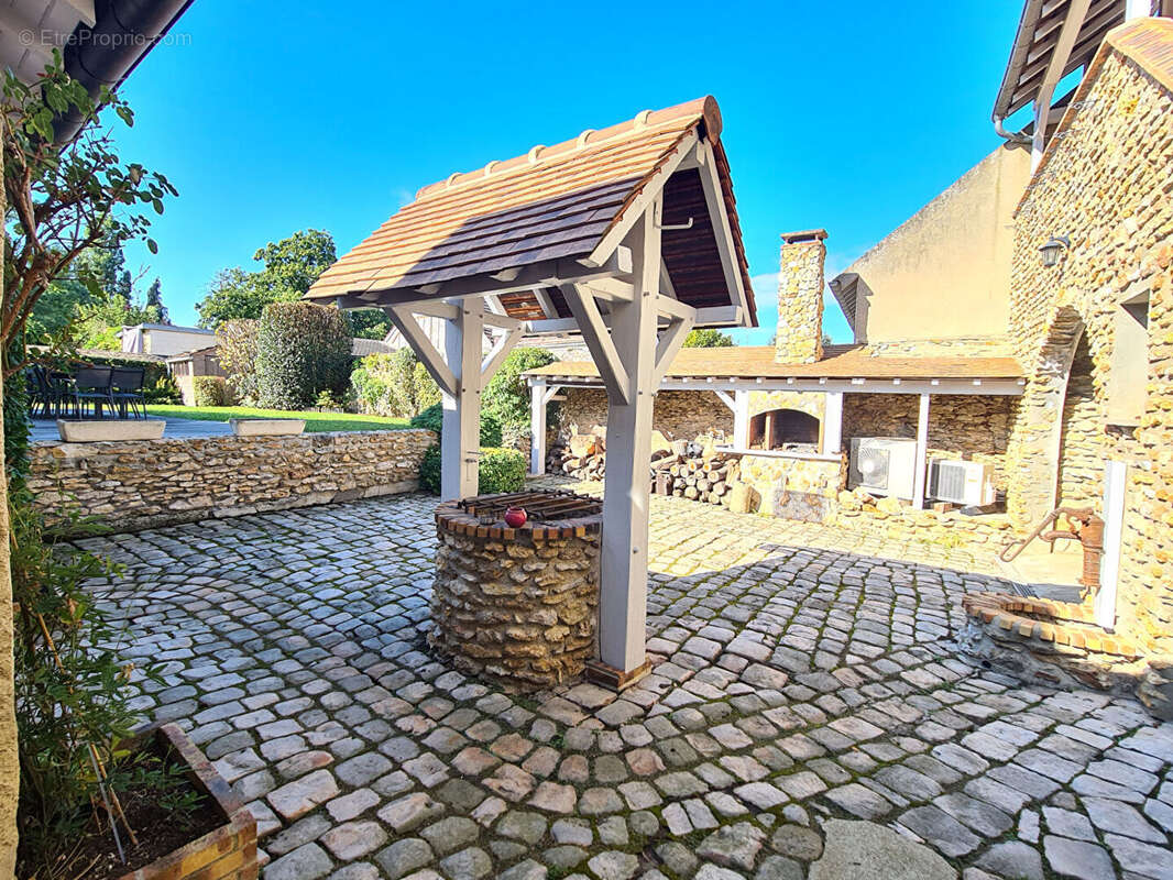 Maison à LA QUEUE-LES-YVELINES