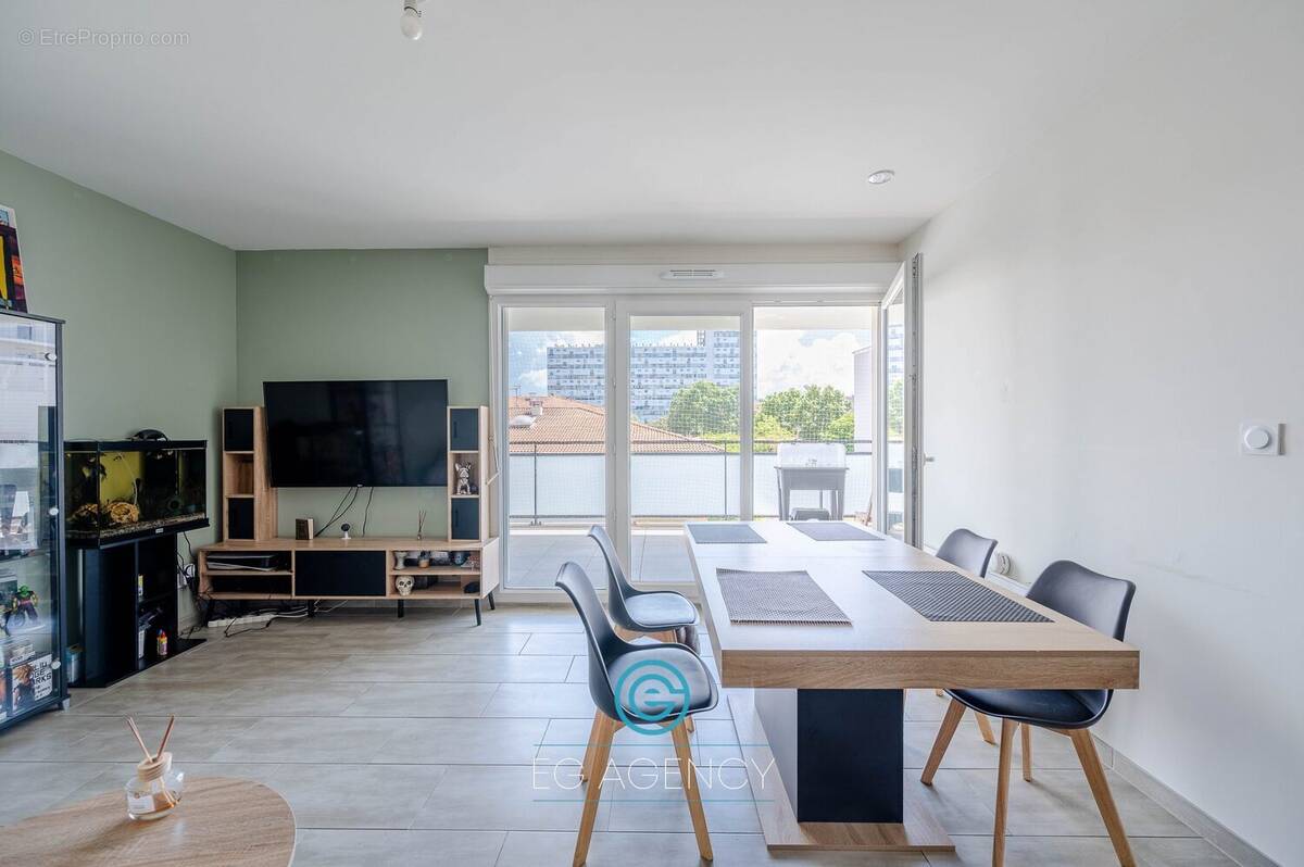 Appartement à MARSEILLE-4E