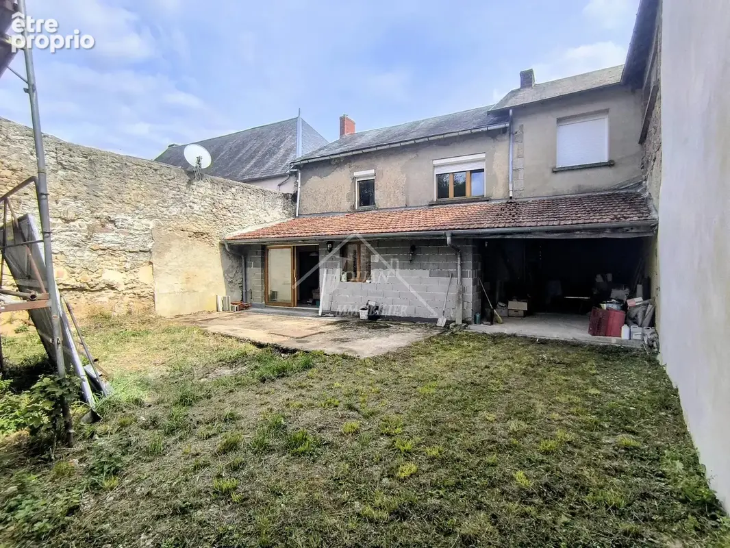Maison de bourg à rénover avec jardin et garage - photo 3