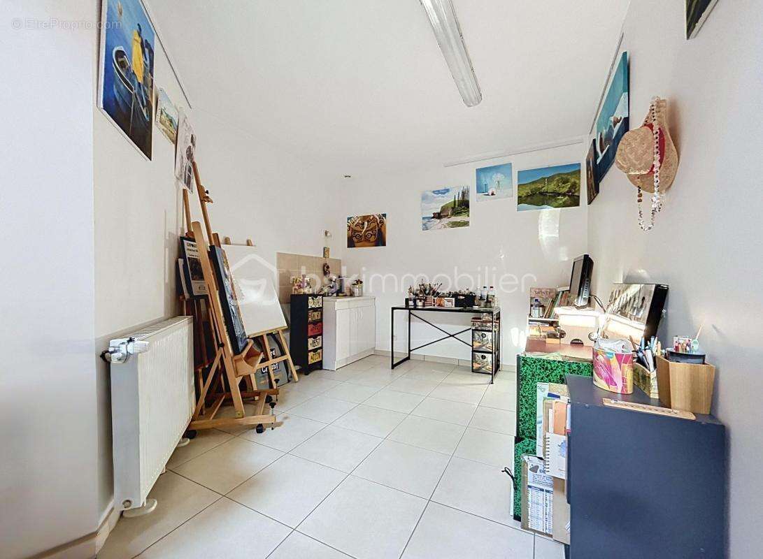 BEYNOST – Maison familiale de caractère alliant le charme de l'ancien et le confort moderne - photo 13
