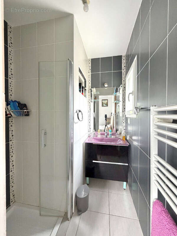 À VENDRE - Maison contemporaine de 115 m² à Villars (42390) - Vue exceptionnelle sur le Golf de Saint-Étienne - photo 8