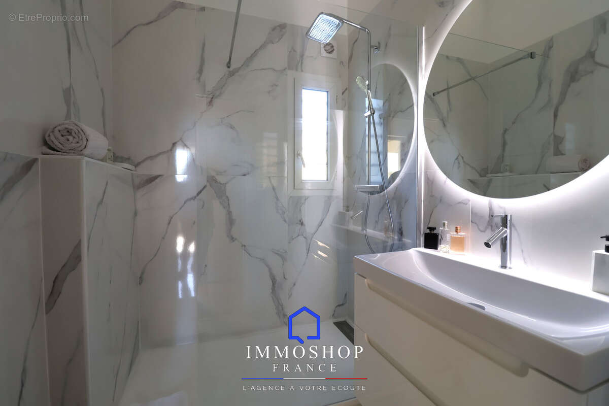 Appartement à MARSEILLE-7E