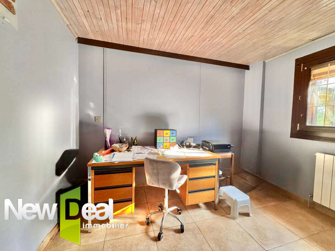 Plain pied individuel / 4 chambres et 1 bureau / garage - photo 8
