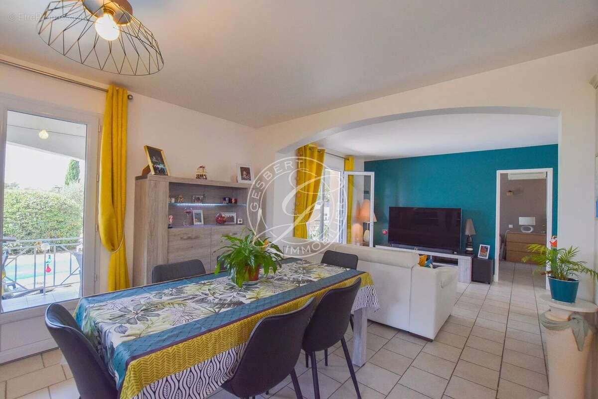 A vendre flayosc - maison a pied au village 3 chambres avec piscine et garage au calme absolu - photo 6