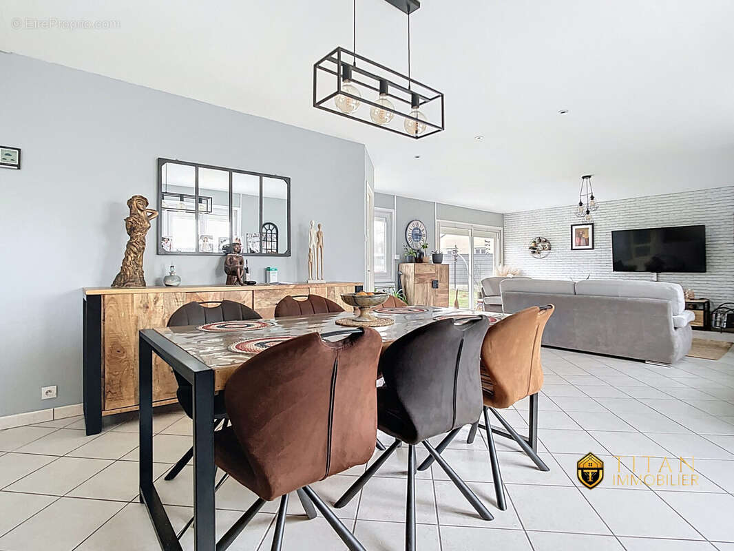 Pavillon individuel en plain pied, 3 chambres, jardin à Wormhout ( 59470) - Maison à WORMHOUT