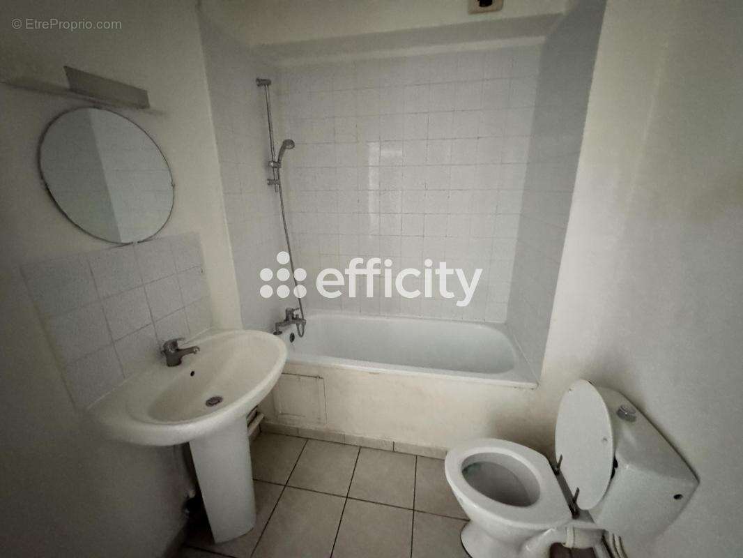 Appartement à FAMARS