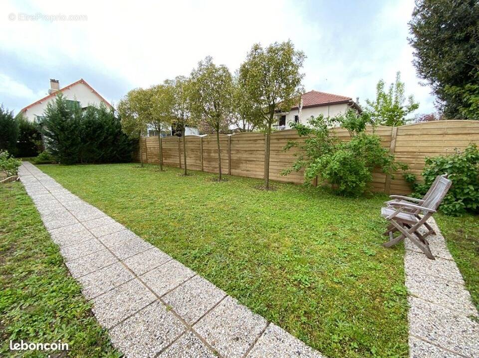 Terrain à MARCOUSSIS