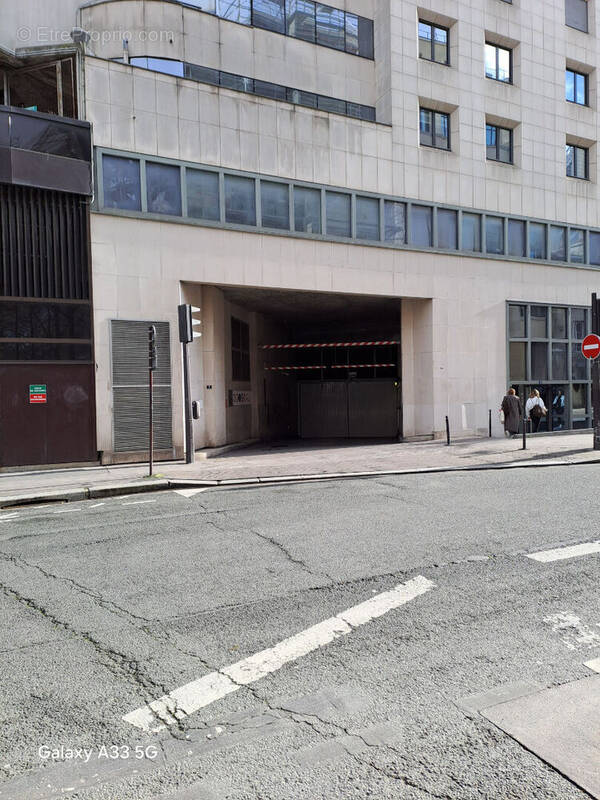 Parking à PARIS-14E