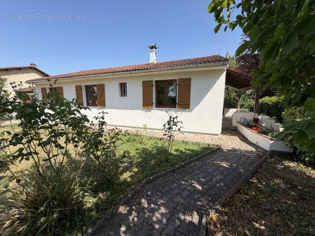 Maison à MARINGUES