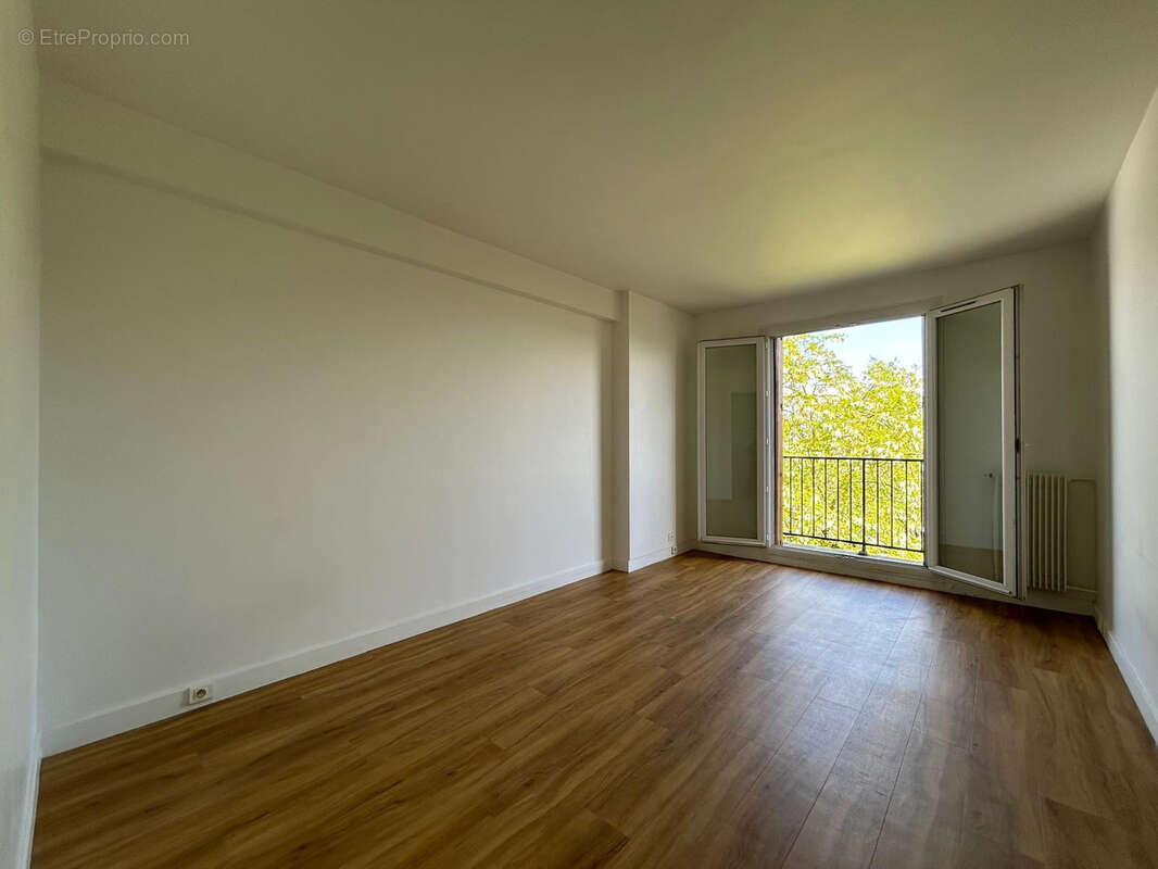 Appartement à LES PAVILLONS-SOUS-BOIS