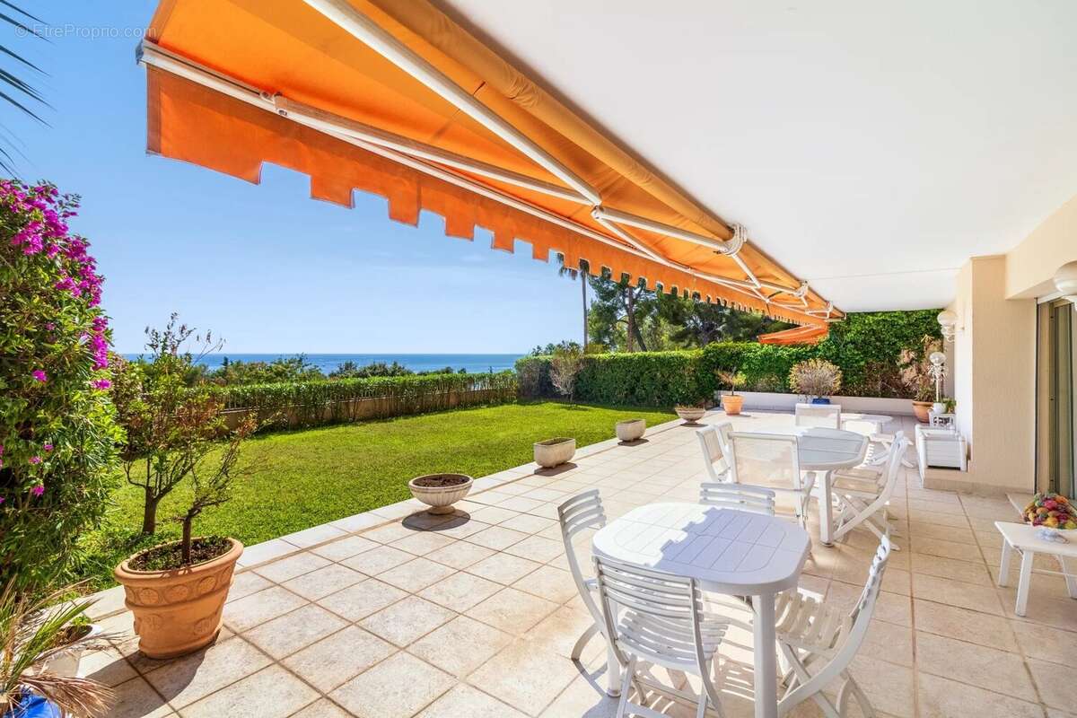 Appartement à VALLAURIS