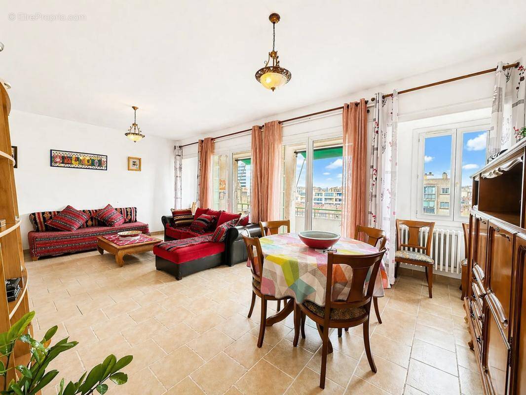 Appartement à MARSEILLE-4E
