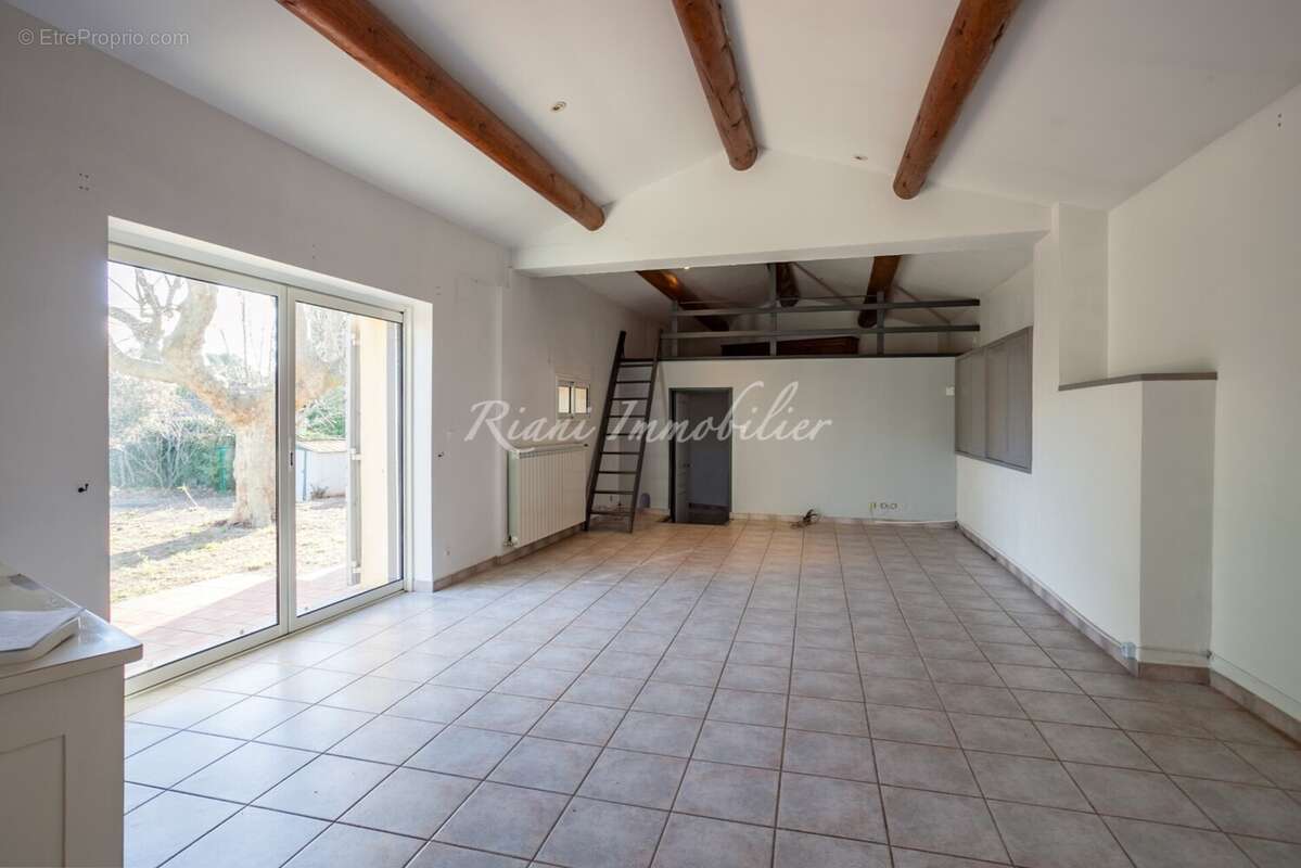 Maison à L'ISLE-SUR-LA-SORGUE