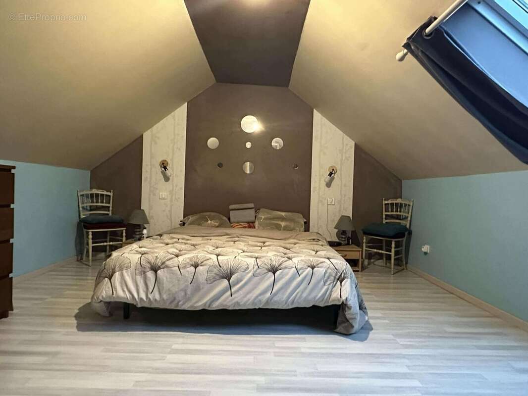 Maison à SAINT-LAMBERT-DU-LATTAY