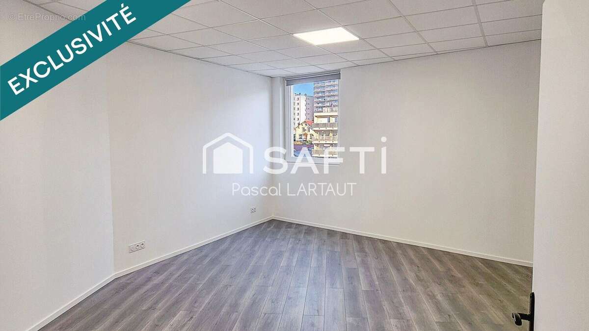 Photo 8 - Commerce à LONS-LE-SAUNIER