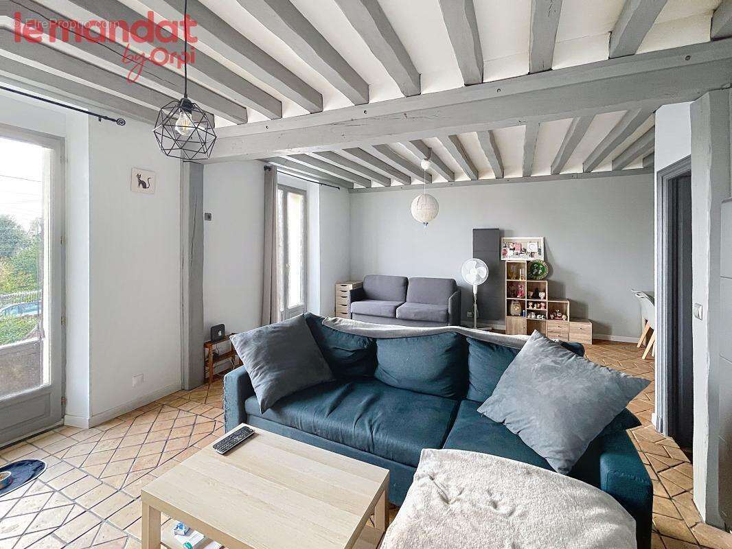Appartement à JUZIERS
