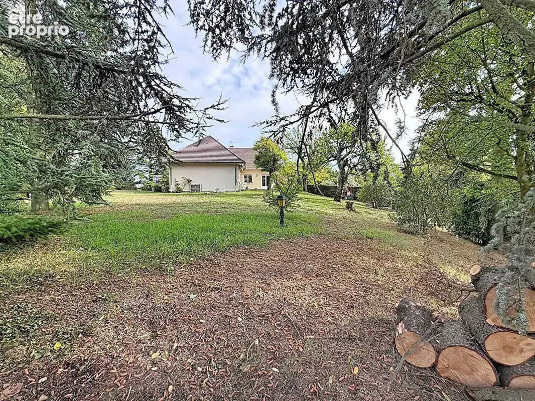 SAINT CYR AU MONT D'OR, maison familiale de 230 m² habitables + 150 m² utiles  sur terrain de  2974m² - photo 8