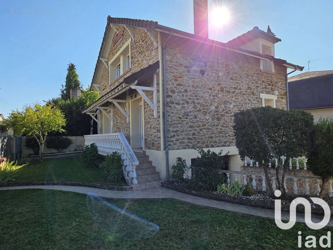 Photo 1 - Maison à LIVRY-GARGAN