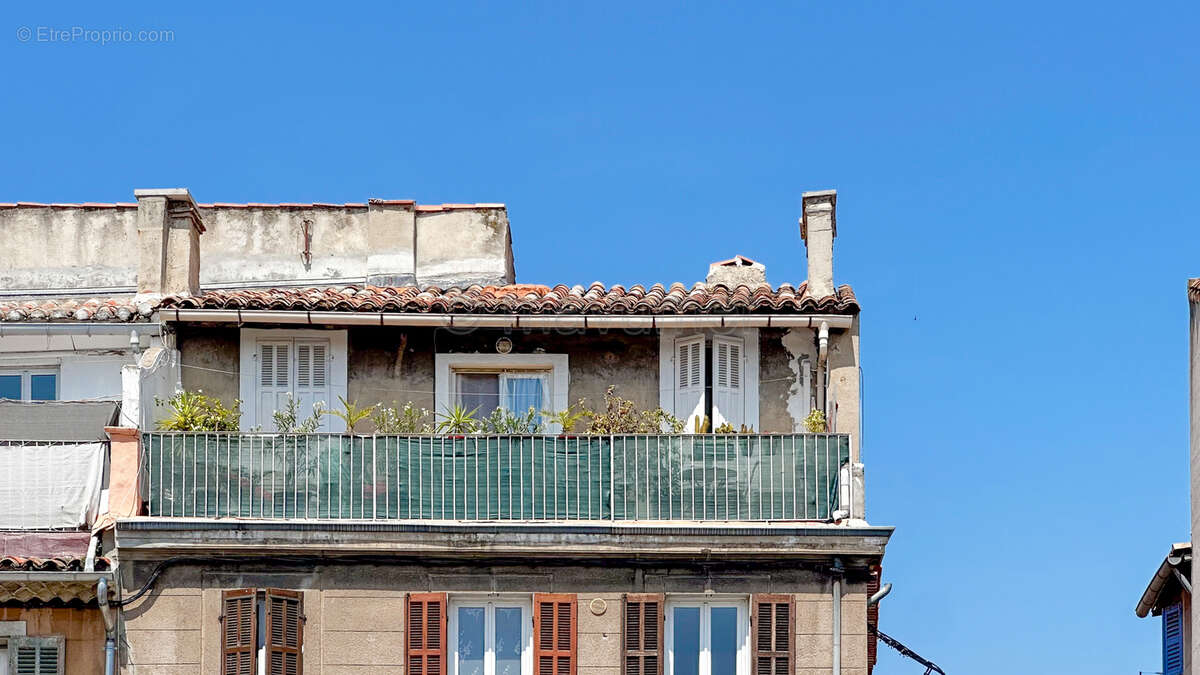 T2 avec terrasse en dernier étage République 13400 AUBAGNE n°10 - Appartement à AUBAGNE