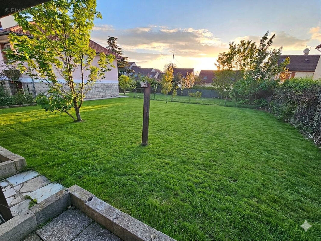 Terrain à SARCELLES