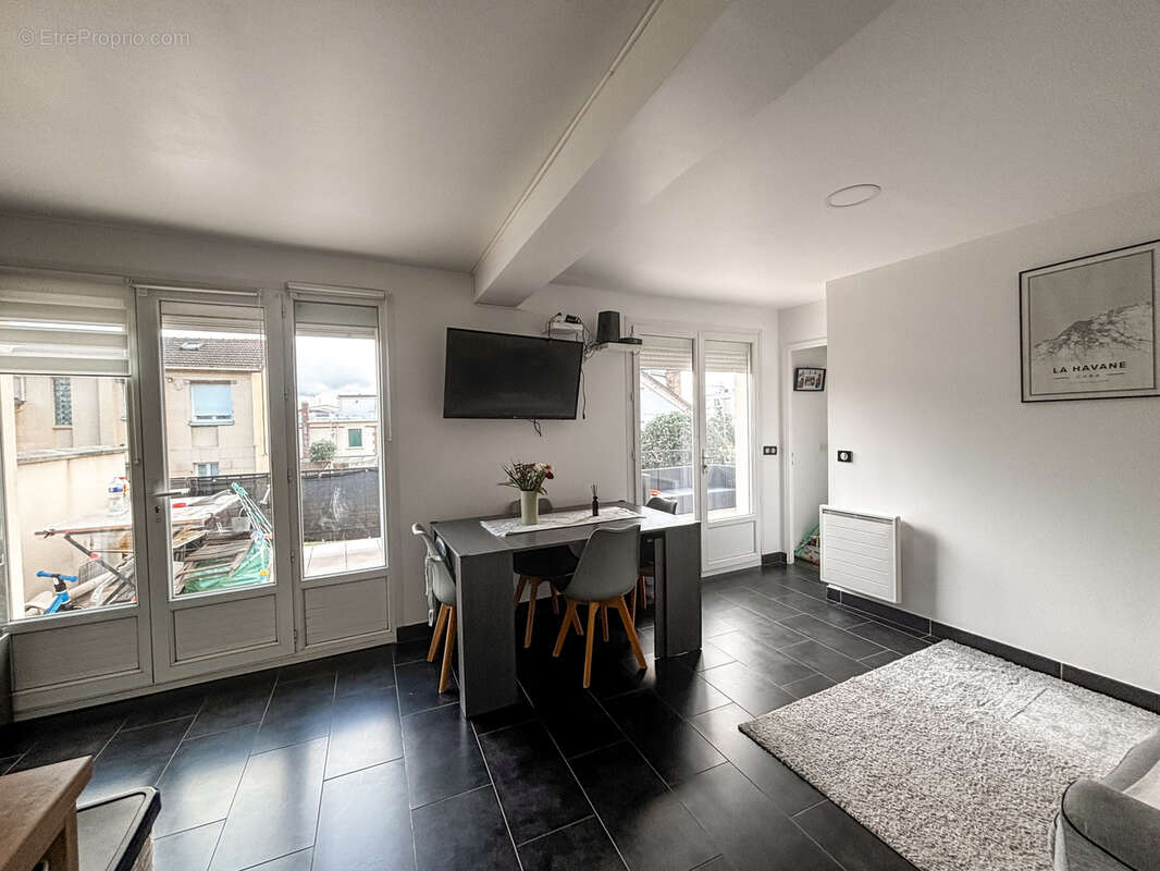 Appartement à SARTROUVILLE