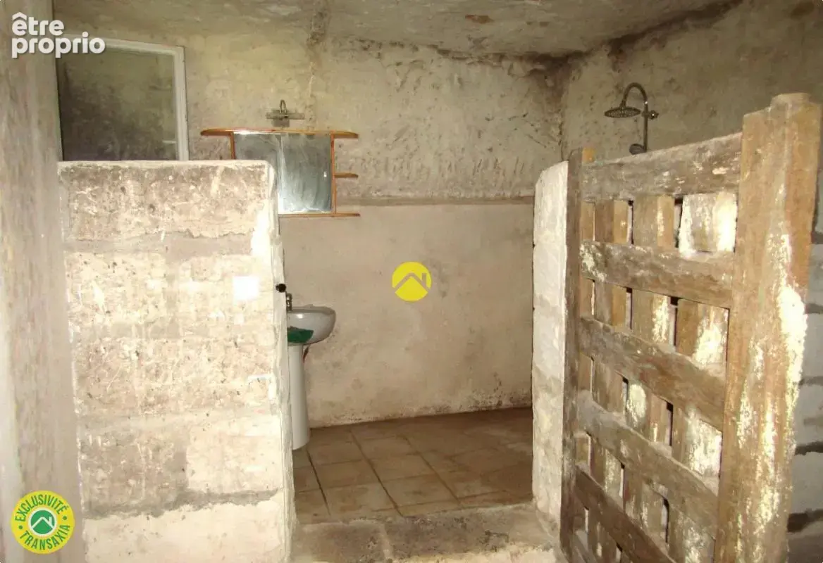 Maison + dépendance troglodyte - photo 14
