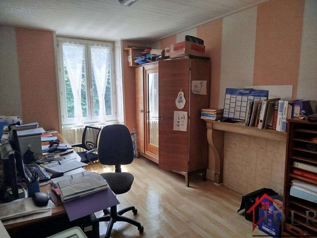 Maison en pierre non mitoyenne 220 m2 - 5 chambres - terrain - photo 13