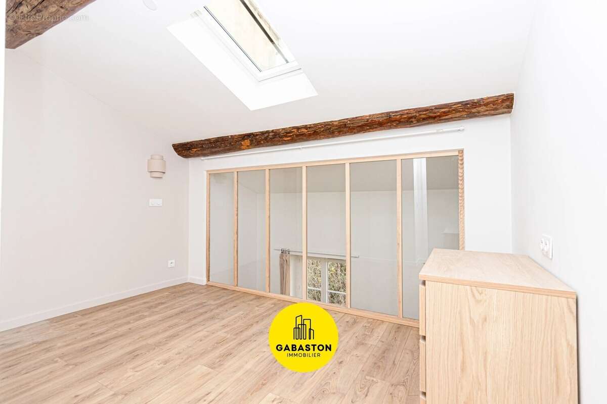 Appartement à MARSEILLE-4E