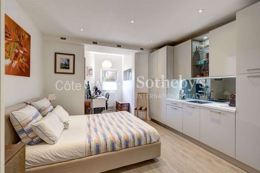 Appartement bourgeois Belle Époque avec vue mer au centre de Cannes - photo 8