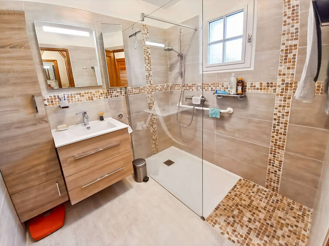 Maison à PETIT-COURONNE