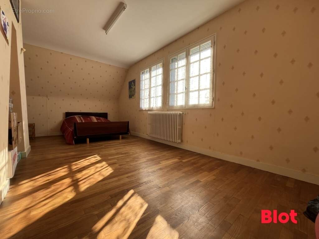 Maison à CINTRE