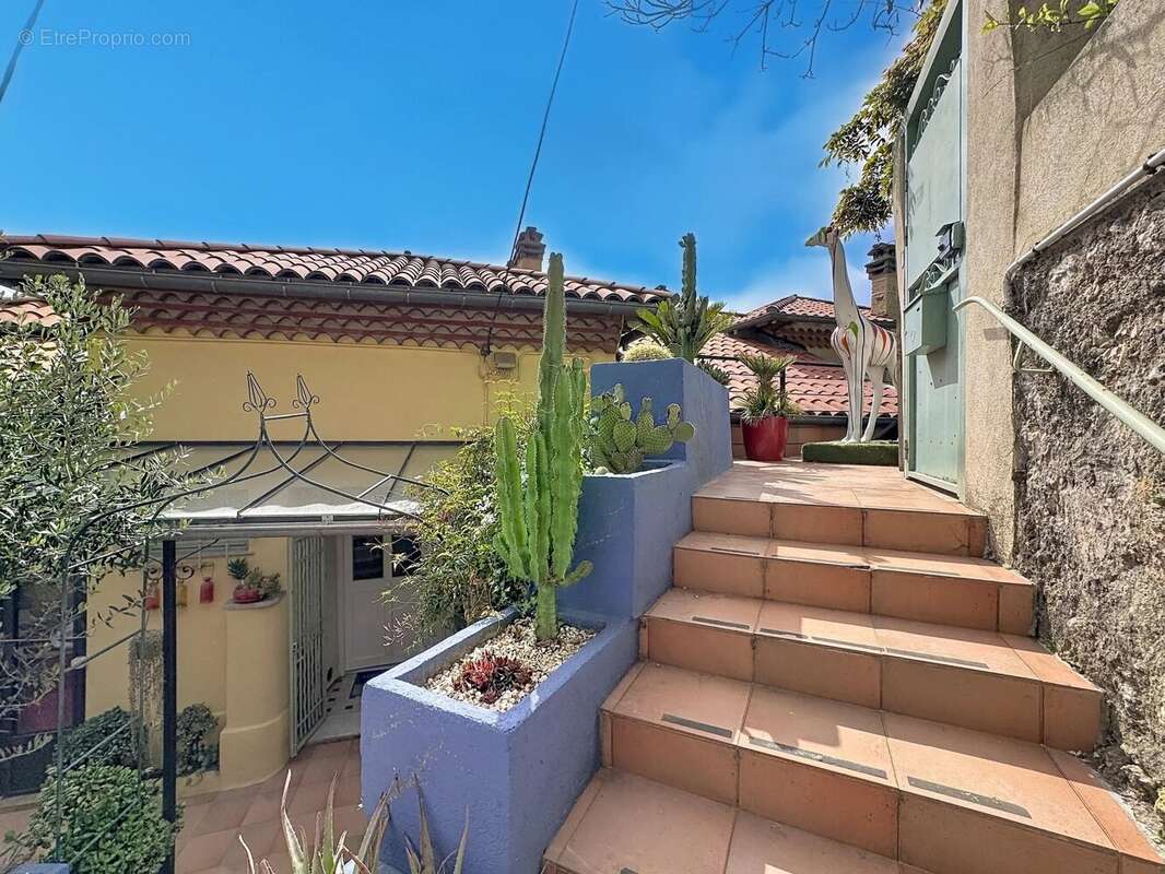 Appartement à LA TURBIE