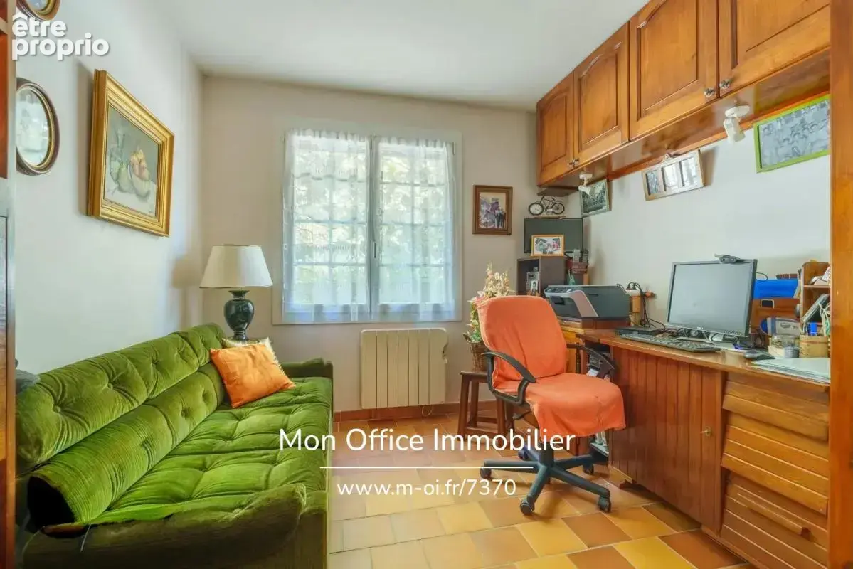 Référence : 7370-MCO - Maison 5 pièces terrain 1089 m² avec dépendance et piscine au calme absolu - photo 9