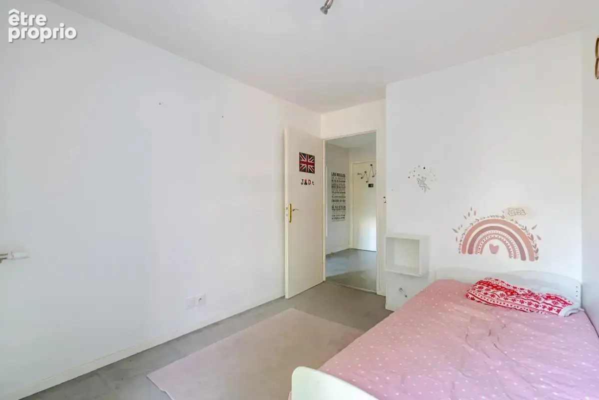 Appartement de 4 pièces de 70 m² à Stains - photo 8