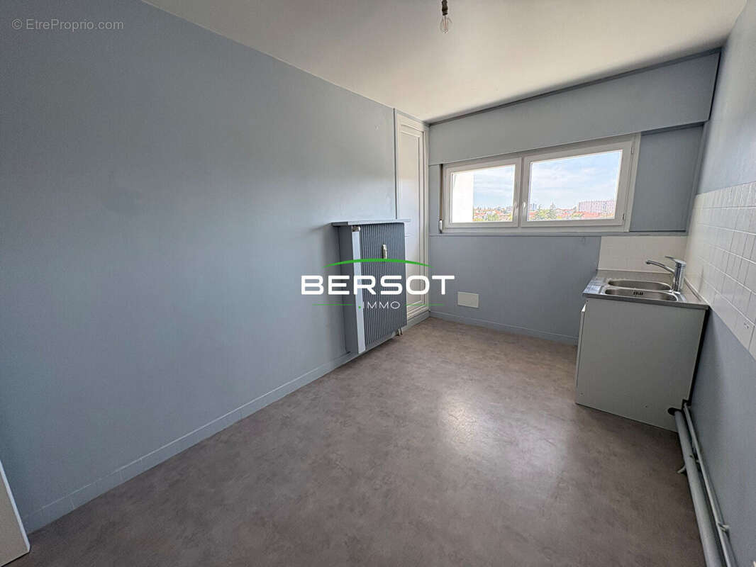 Appartement T3 avec balcon et place de parking privative - secteur Viotte - photo 6
