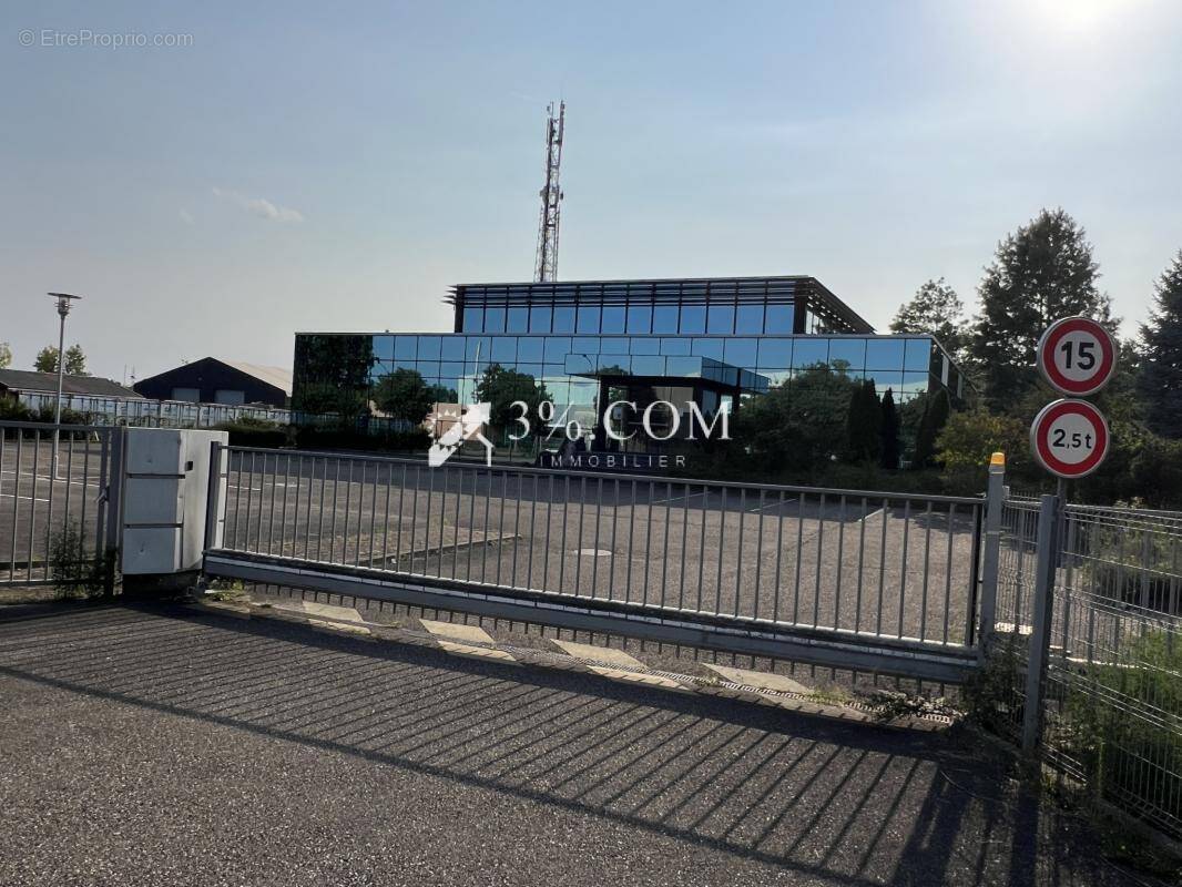 Ensemble Immobilier Bureaux de 375m2 + entrepôts de 3860m2 ( - photo 3