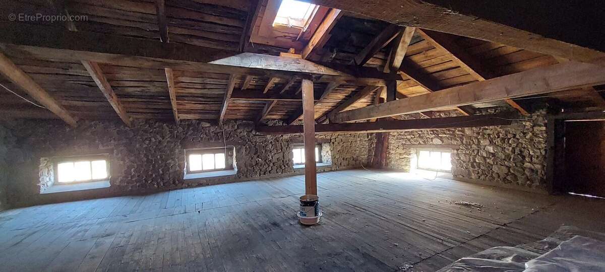 Appartement à DESAIGNES