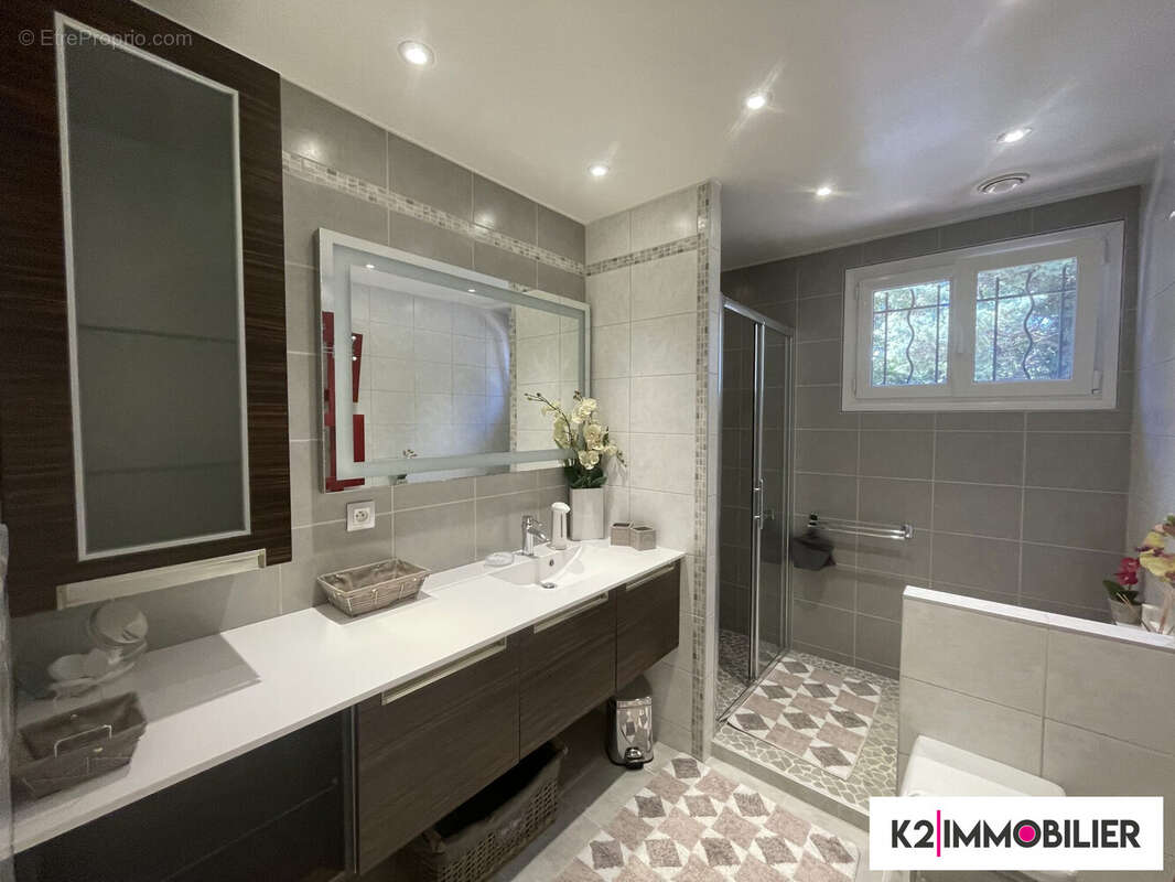 Maison à MONTELIMAR