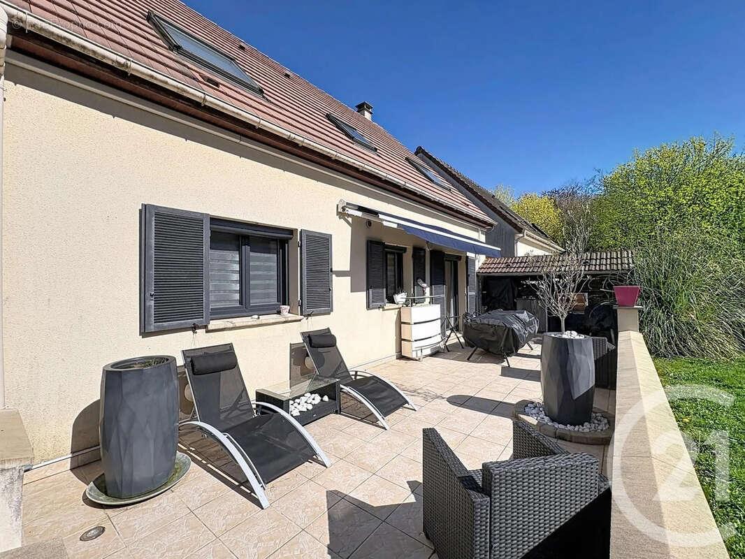 Maison à SAVIGNY-LE-TEMPLE