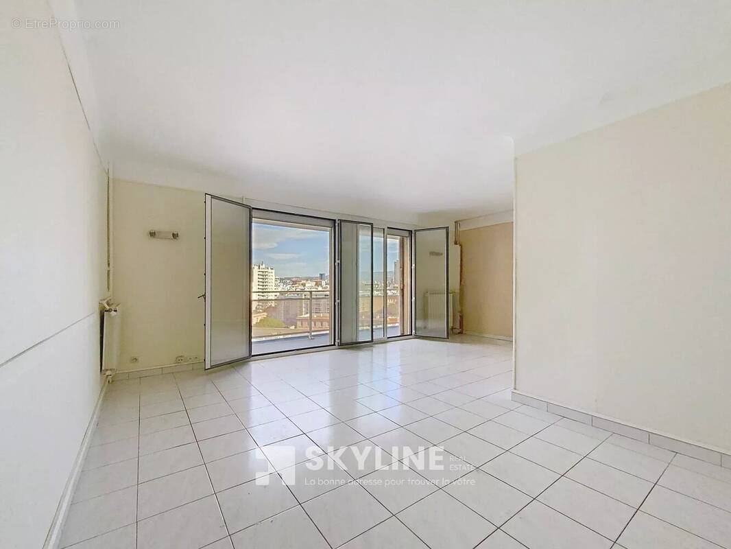 Appartement à MARSEILLE-7E