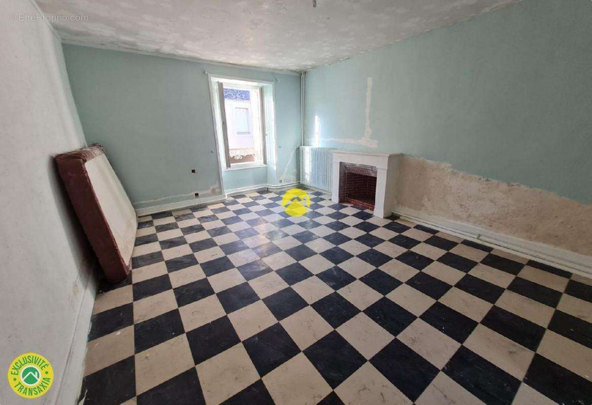 Maison à LUCAY-LE-MALE