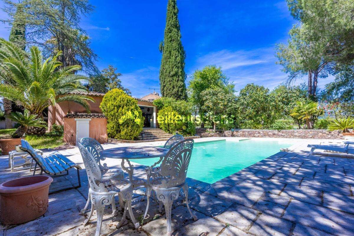 Maison à ROQUEBRUNE-SUR-ARGENS