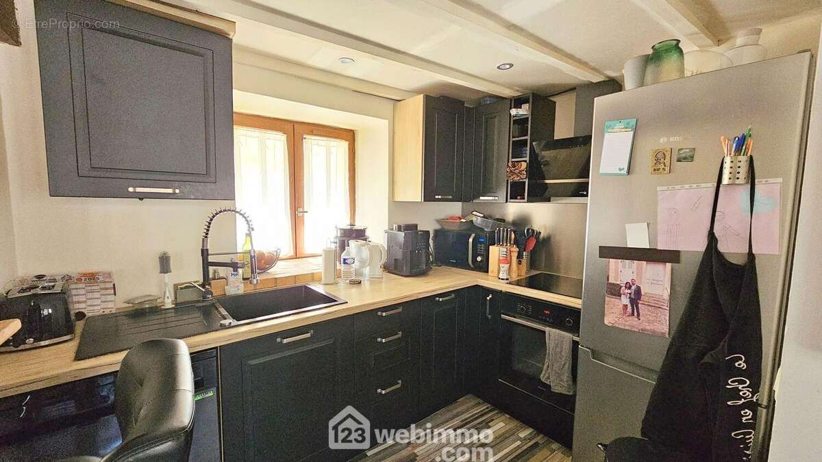 Une cuisine de 6 m² toute équipée et meublée. - Maison à MILLY-LA-FORET