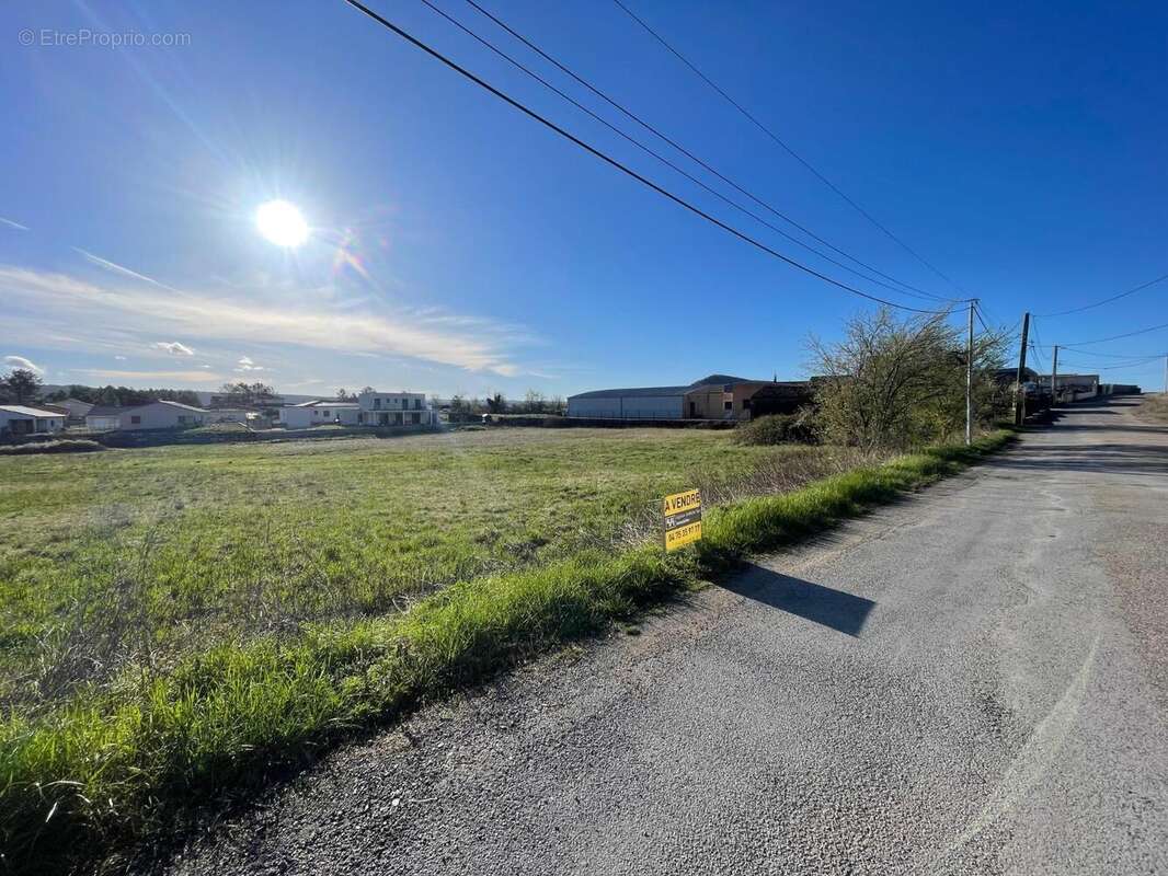   - Terrain à SAINT-SERNIN