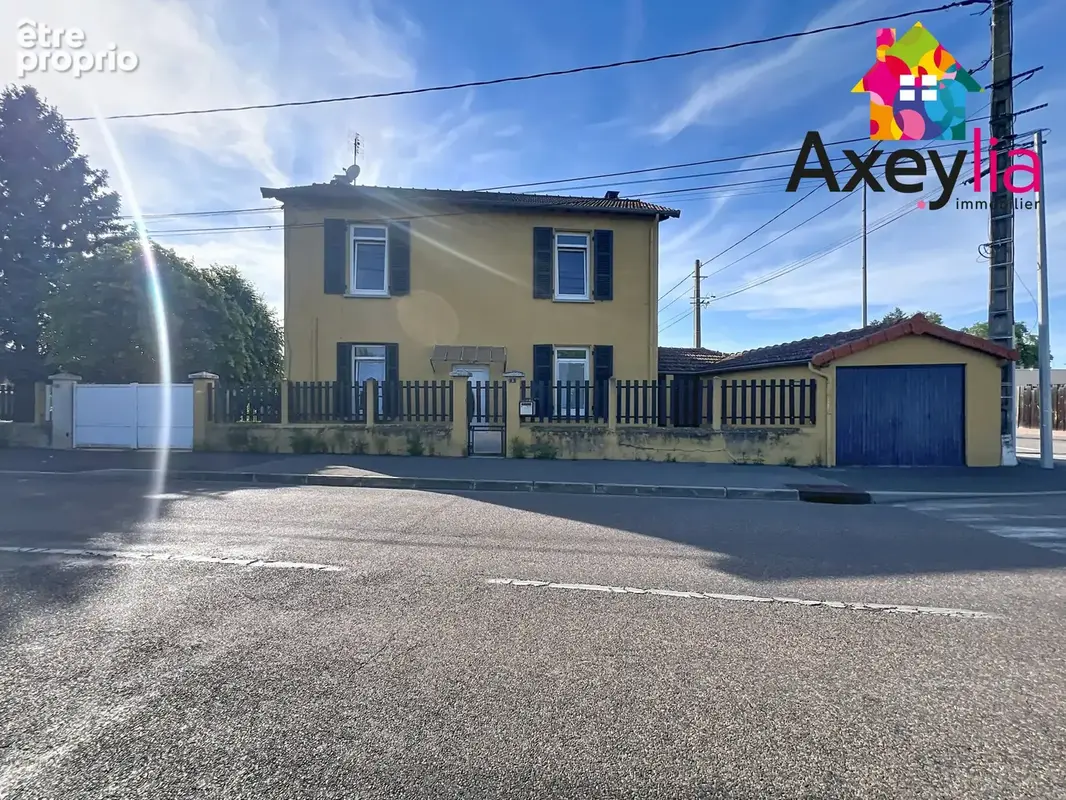 A vendre - roanne bord de loire -  maison avec terrain et  2 garages - photo 8